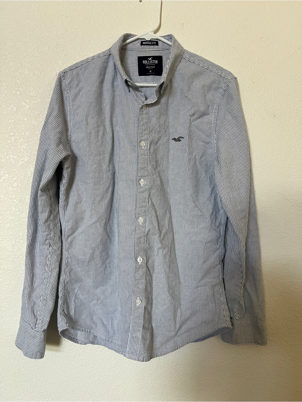 Hollister Men's Navy and White Pinstripe Button-Up Shirt
